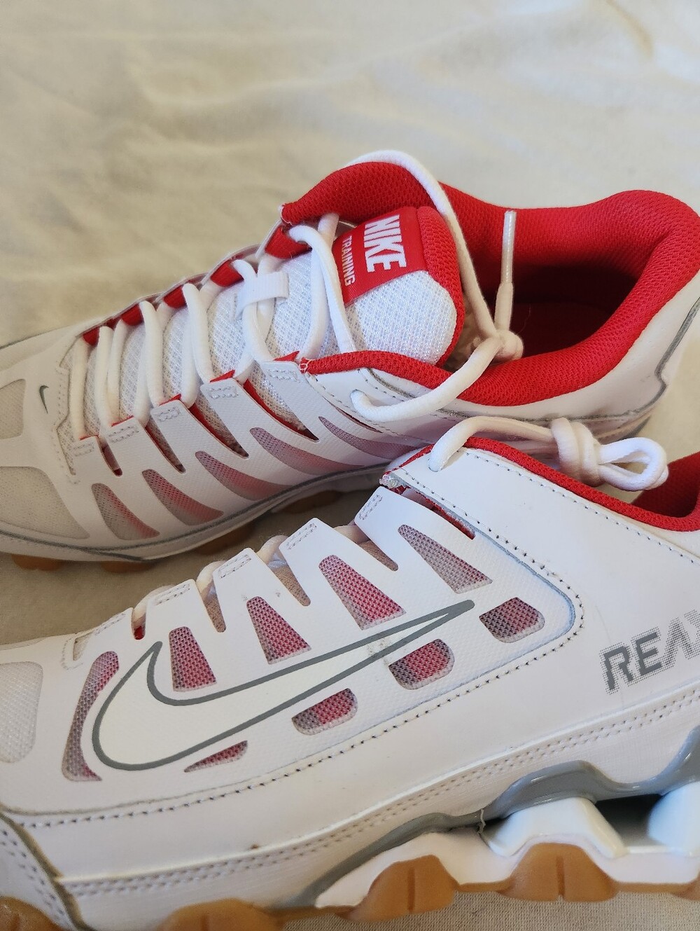 Nike‎ Reax 8 TR Mesh Sneakers Mens 9 White Red 621716-103 Walking Shoes NEW - Picture 2 of 14